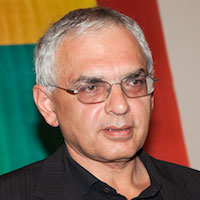 Карен Шахназаров