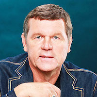 Александр Новиков